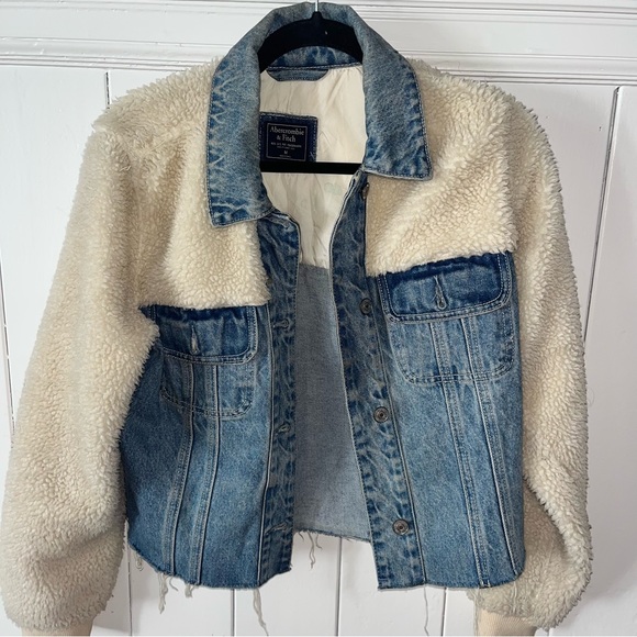 Abercrombie & Fitch Denim Jacket with Sherpa Fur Outside - Picture 2 of 4